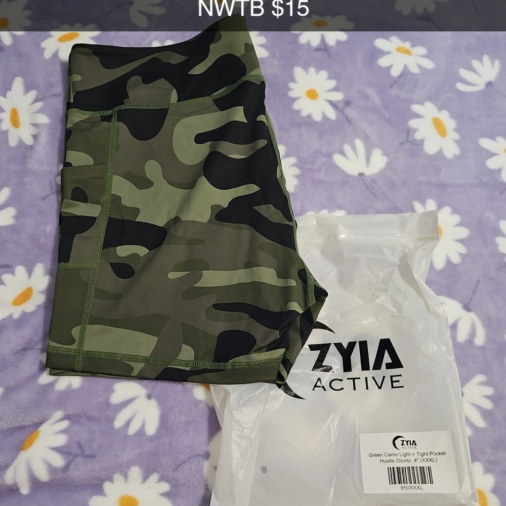 Zyia Active Green Camo Shorts